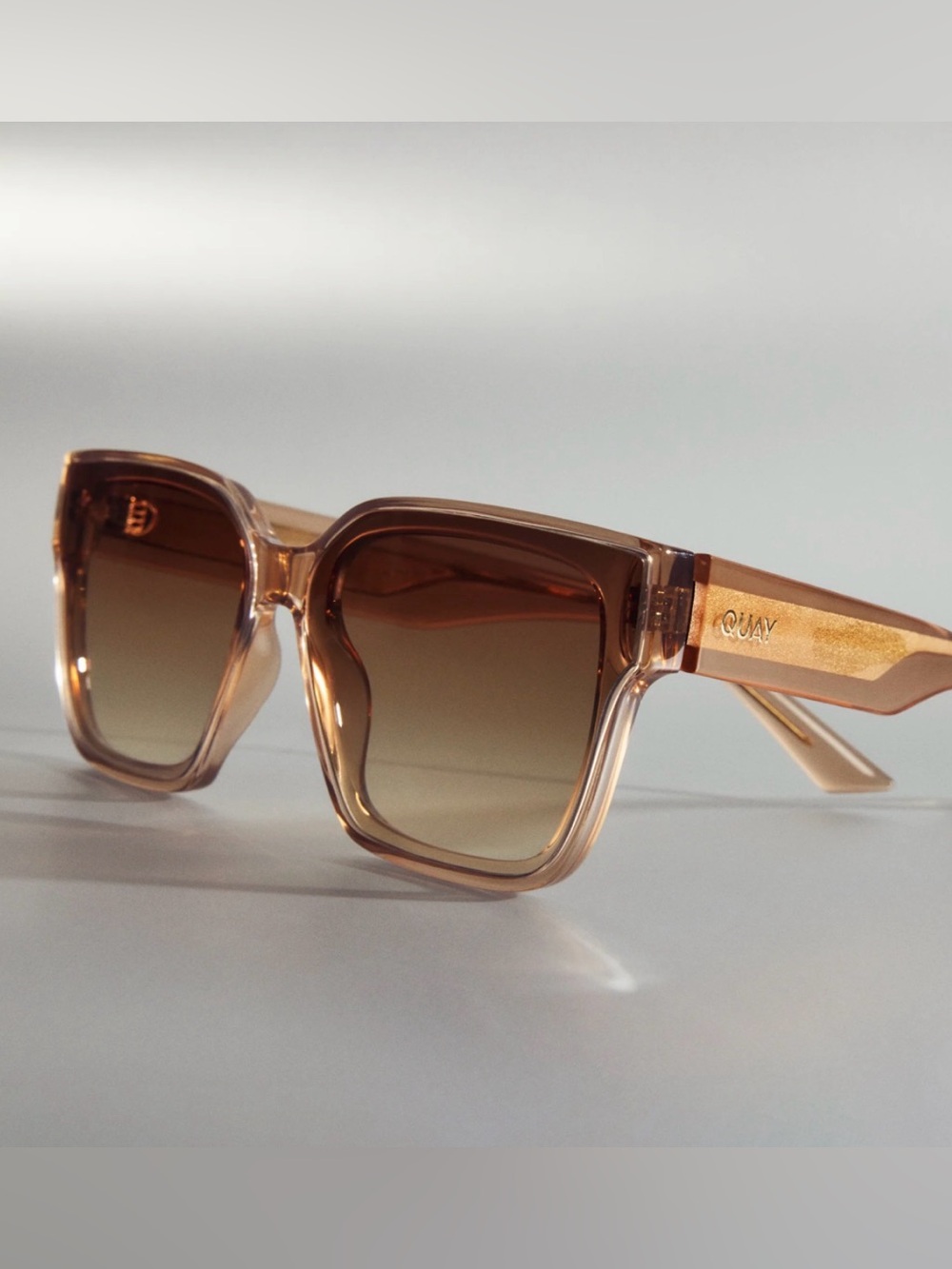 QUAY Drive In Square Sunglasses – Case Included - Picture 3 of 16